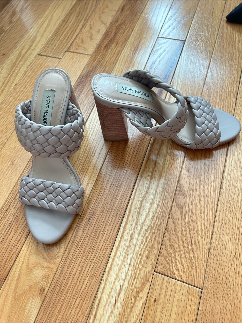 Steve Madden sandals 🍓